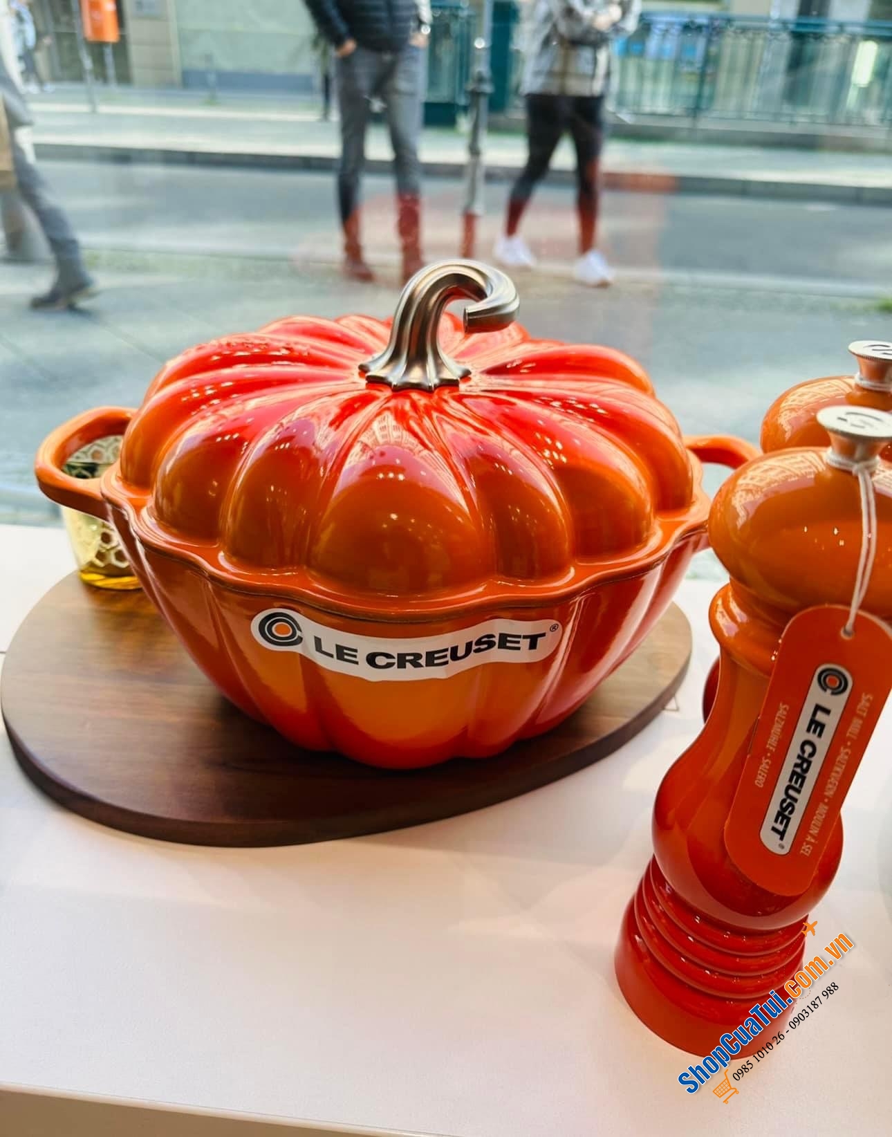 Nồi bí LC 24 cm, dung tích 3,7l - Nồi bí ngô Le Creuset sung túc, may mắn, cho lễ hội Halloween - Màu cam, màu trắng dáng cao