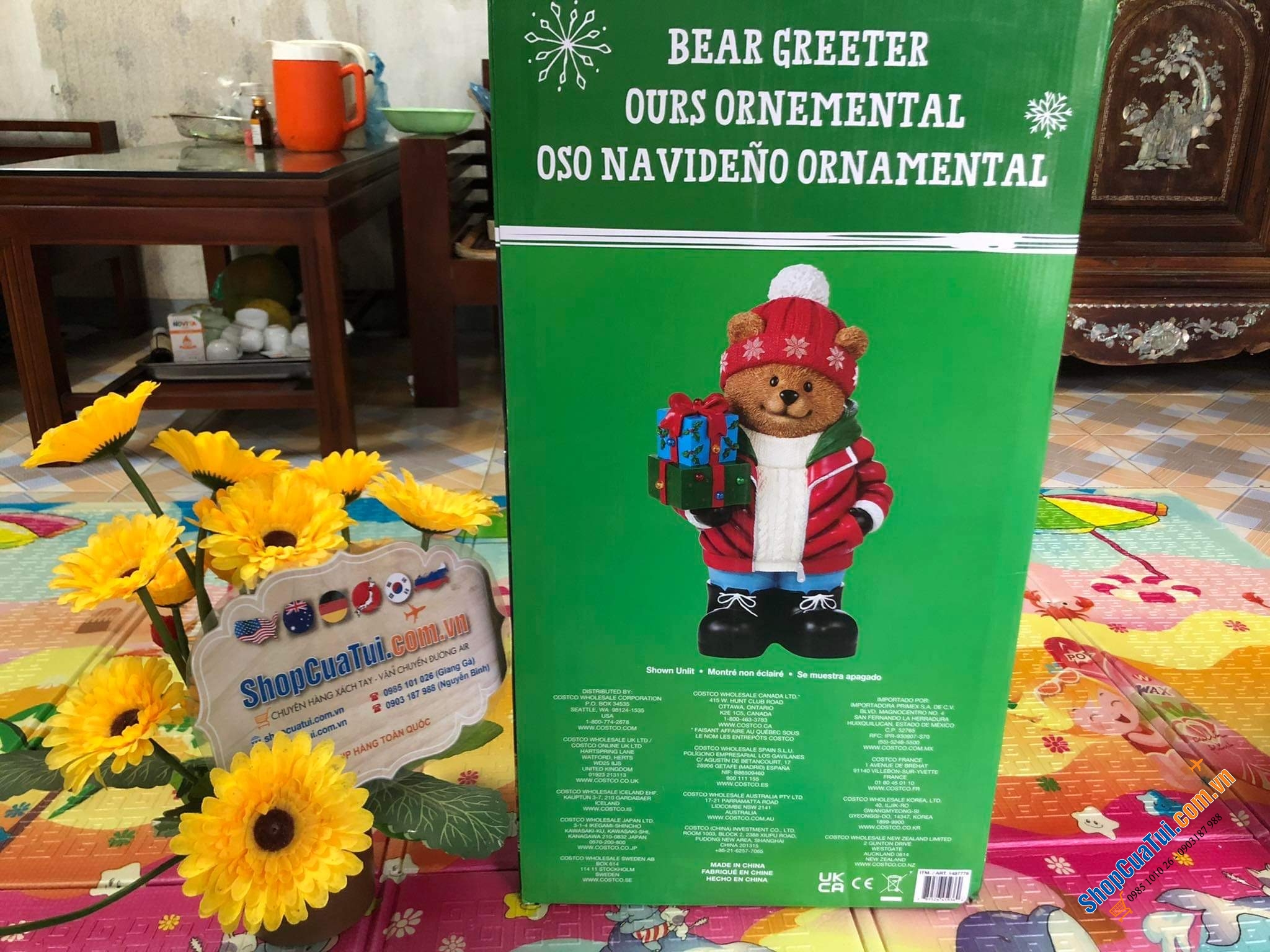 Gấu trang trí noel siêu xinh - Chú gấu nâu ôm gói quà được trang trí bằng đèn LED