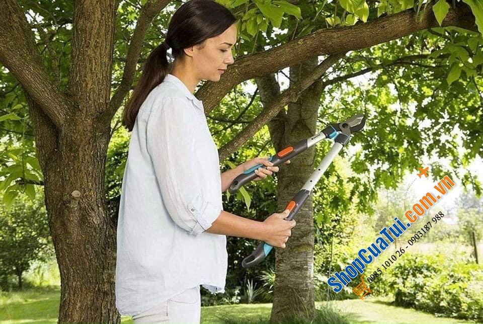 KÉO TỈA CÀNH GARDENA TELECUT - cắt các cành cây cao hơn không có vấn đề gì nhờ tay đòn có thể điều chỉnh độ dài