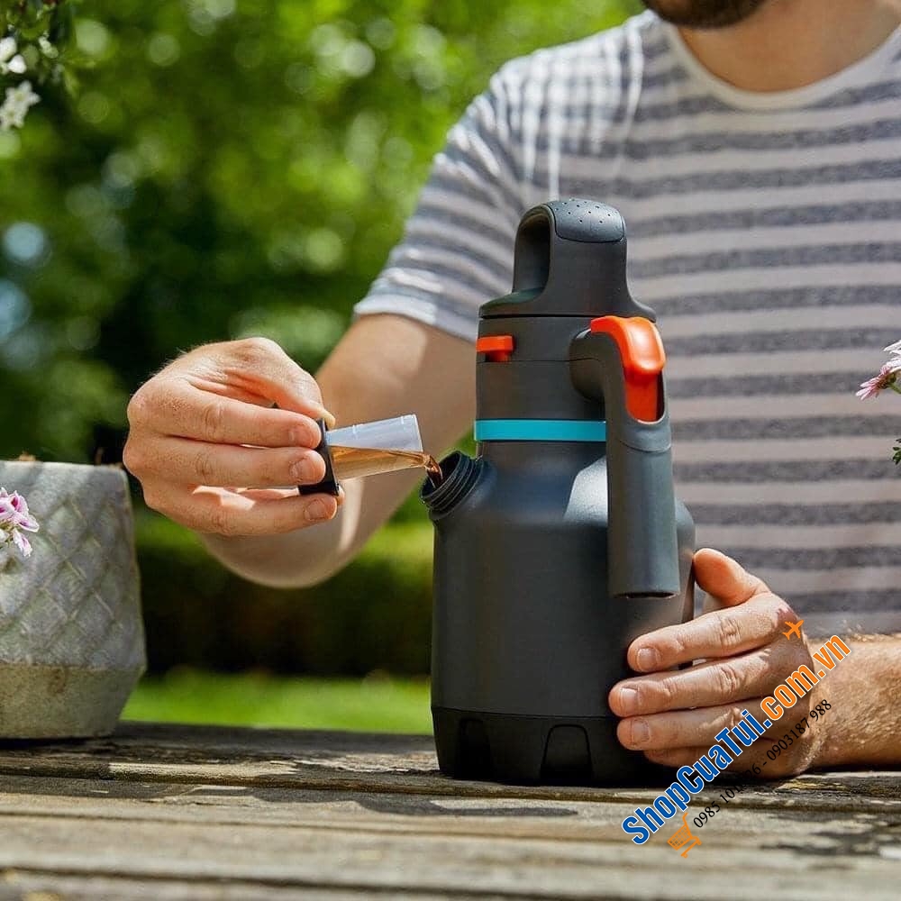 Bình tưới cây áp suất 1.25 lít Gardena - Là một dụng cụ cần thiết cho công việc chăm sóc cây, hoa hằng ngày