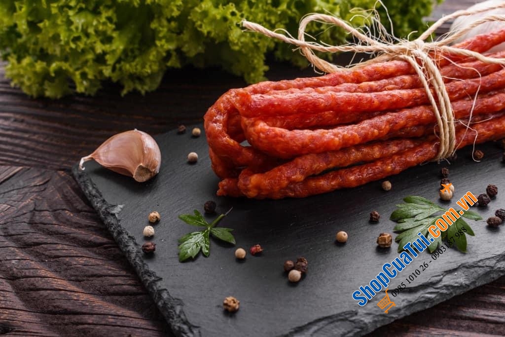 XÚC XÍCH KHÔ KABANOS 105g - Salami Kabanos nổi tiếng của Balan trên khắp thế giới - loại Cay