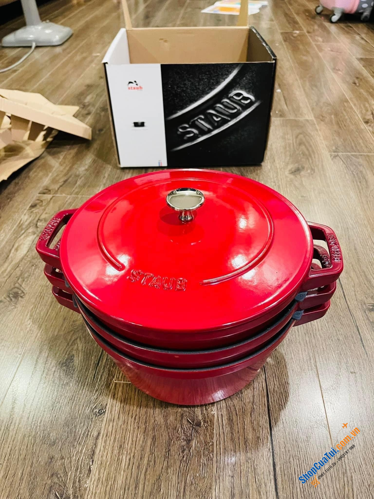 Set 3 nồi chảo gang Staub tròn, gồm 1 chảo thường 24cm dung tích 1.9l; 1 nồi chảo 24cm dung tích 2.9l và 1 nồi 24cm dung tích 4l