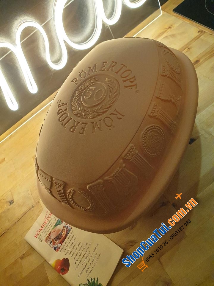 NỒI NƯỚNG GỐM ĐỨC MADE IN GERMANY RÖMERTOPF JUBILÄUM - Hoạ tiết La Mã - Kích thước 34 x 19 x 25 cm. (3,5 Lít)