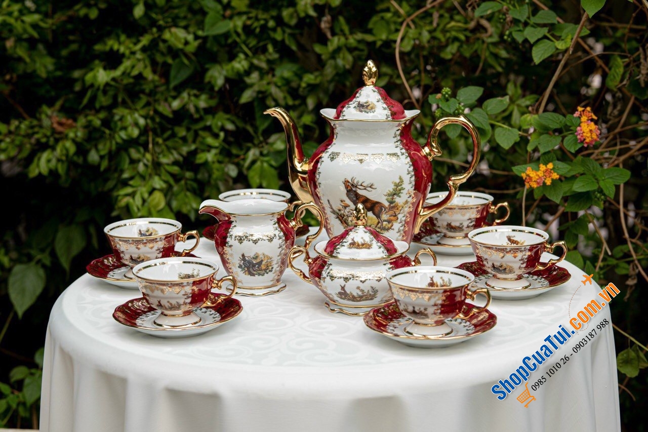 Những set ấm chén đắt nhất với dải vàng trang trí chạy quanh miệng ấm và miệng chén dày đến 2cm, Vàng 24k sang chảnh