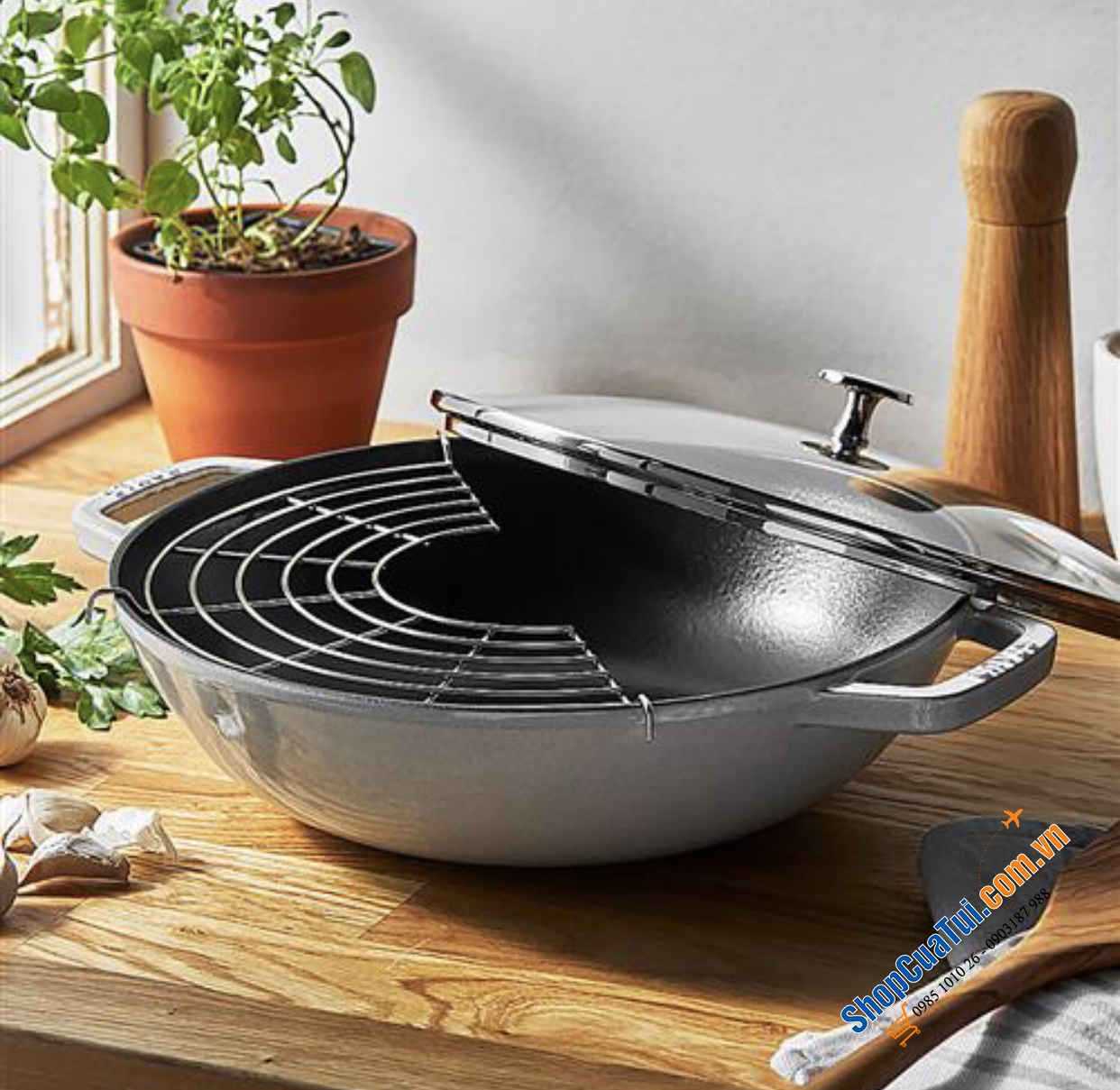 CHẢO GANG XÀO RÁN STAUB 30 CM KÈM VỈ RÁO DẦU, CÓ VUNG KÍNH, MÀU XÁM - Made in France - staub cast iron wok, grey, 30 cm