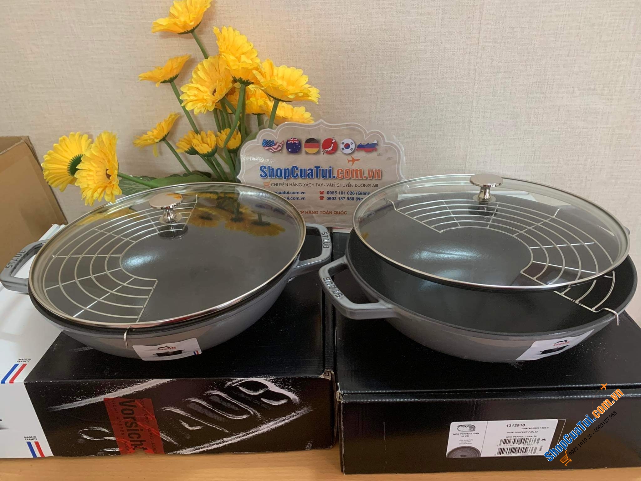 CHẢO GANG XÀO RÁN STAUB 30 CM KÈM VỈ RÁO DẦU, CÓ VUNG KÍNH, MÀU XÁM - Made in France - staub cast iron wok, grey, 30 cm