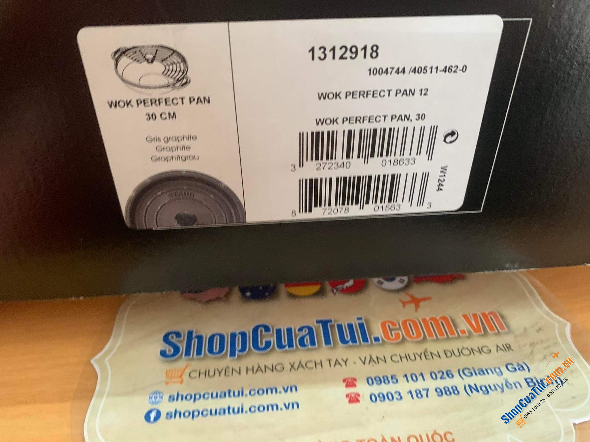 CHẢO GANG XÀO RÁN STAUB 30 CM KÈM VỈ RÁO DẦU, CÓ VUNG KÍNH, MÀU XÁM - Made in France - staub cast iron wok, grey, 30 cm