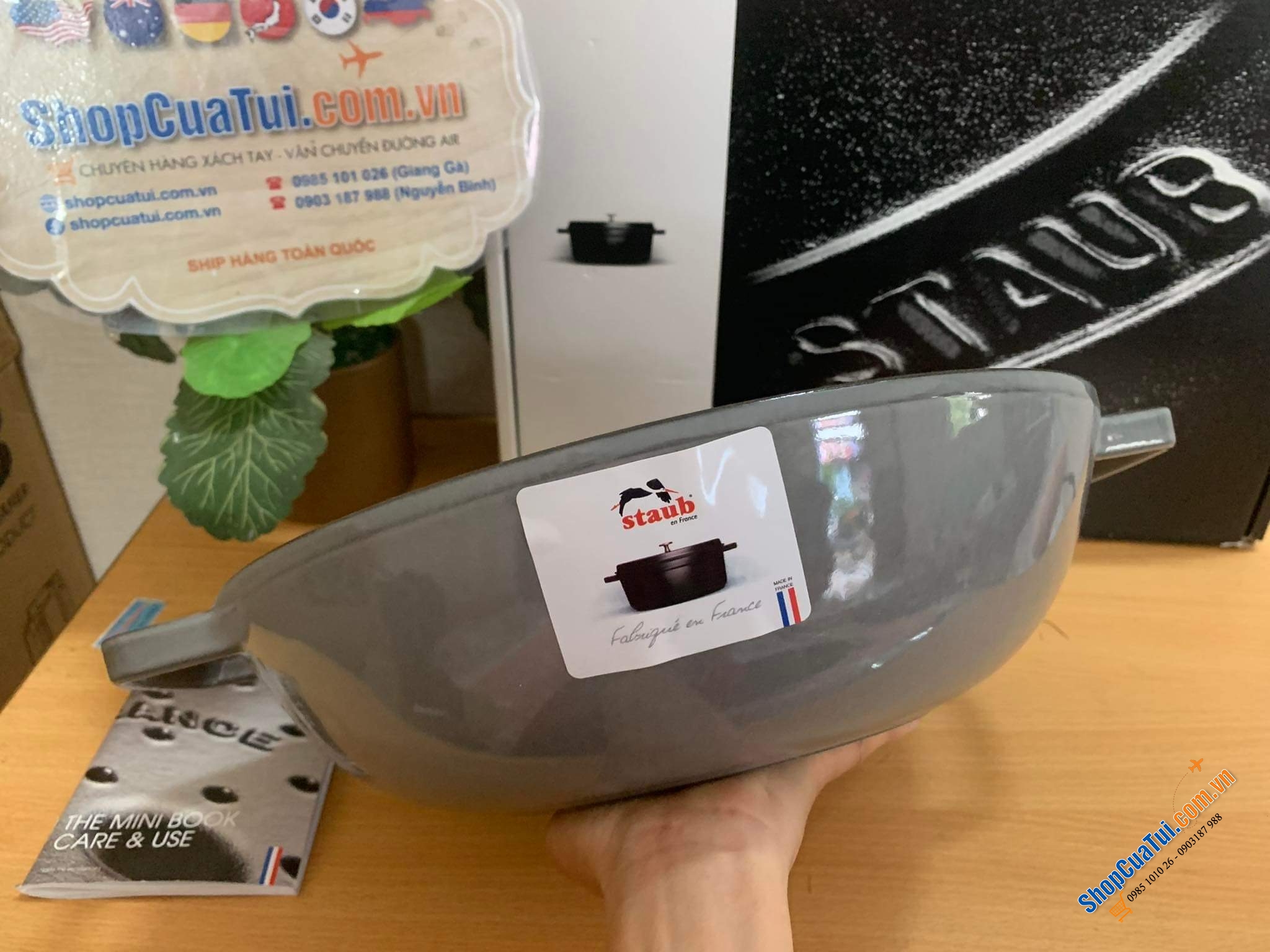 CHẢO GANG XÀO RÁN STAUB 30 CM KÈM VỈ RÁO DẦU, CÓ VUNG KÍNH, MÀU XÁM - Made in France - staub cast iron wok, grey, 30 cm
