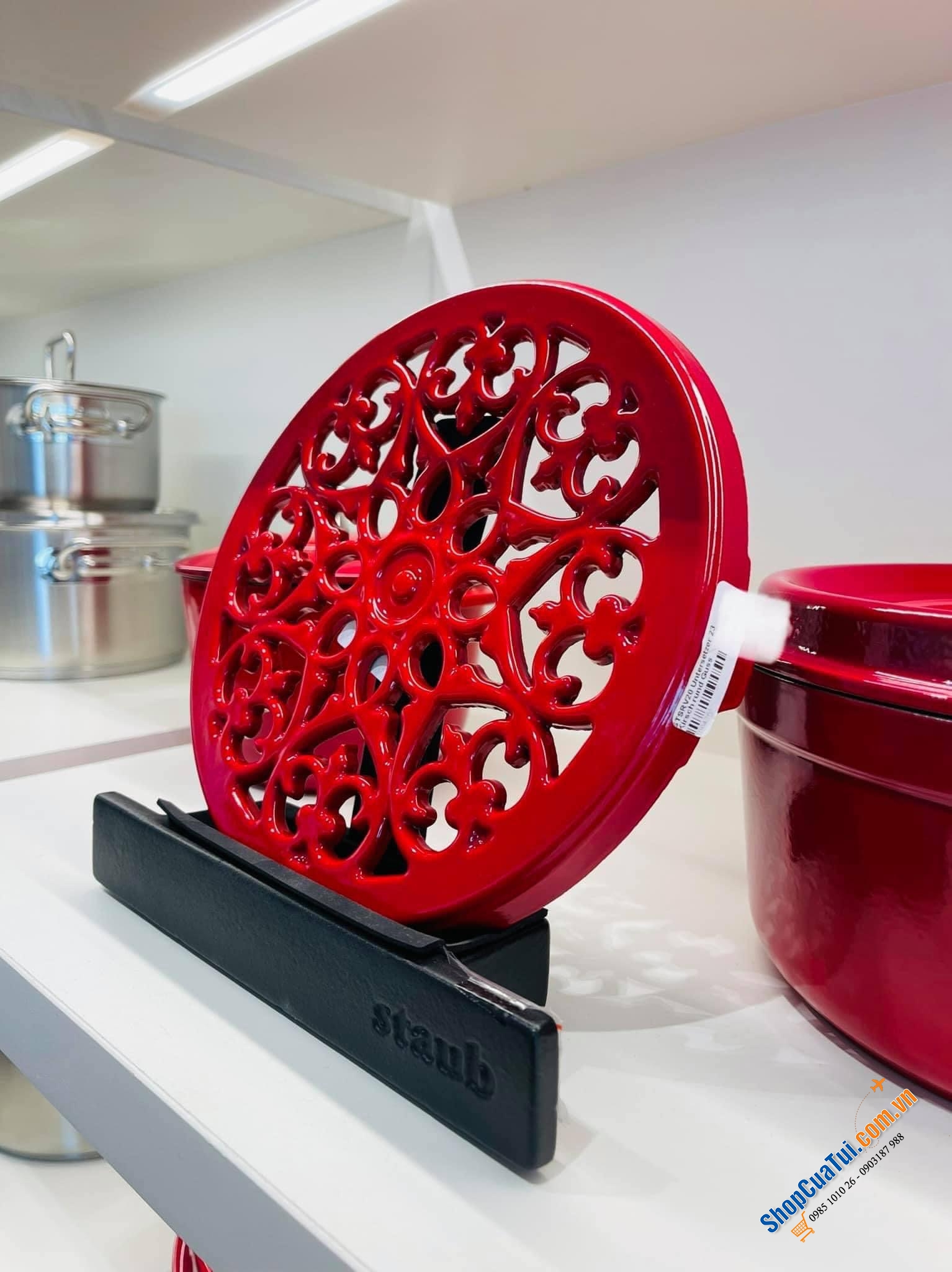 LÓT NỒI GANG STAUB - MÀU ĐỎ CHERRY.