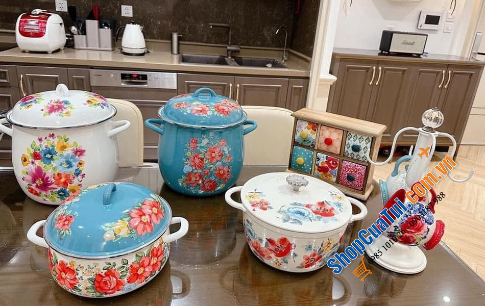 Nồi gang The Pioneer Woman 4,7L cao 15 cm, đường kính miệng 25 cm