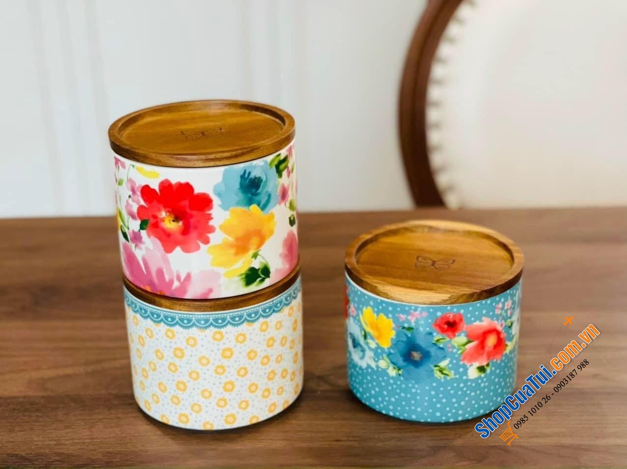 Sét 3 hũ đựng đồ khô The Pioneer Woman 13cm bằng gốm sứ có khả năng xếp chồng lên nhau mang đến sự tinh tế đặc trưng của Ree