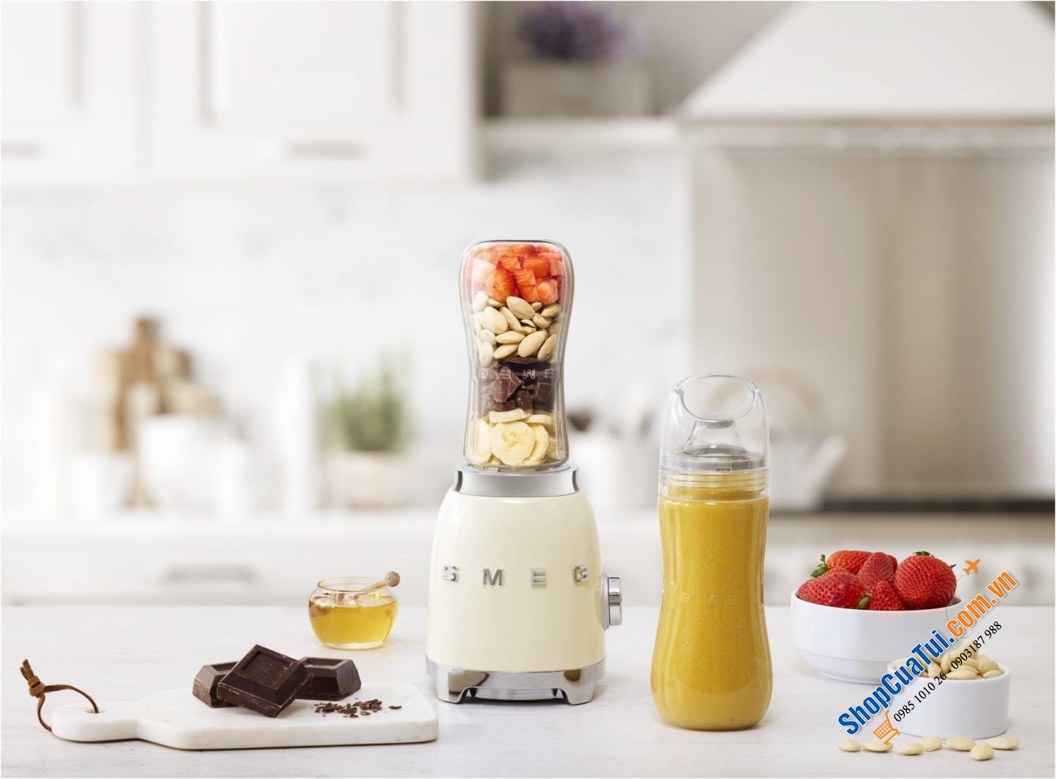 MÁY XAY SINH TỐ MINI SMEG PBF01RDEU màu đỏ, màu kem, màu xanh bạc hà