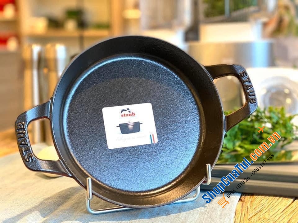 CHẢO GANG STAUB BỎ LÒ VÀ CHIÊN RÁN 20 CM - MÀU ĐEN - MADE IN FRANCE.