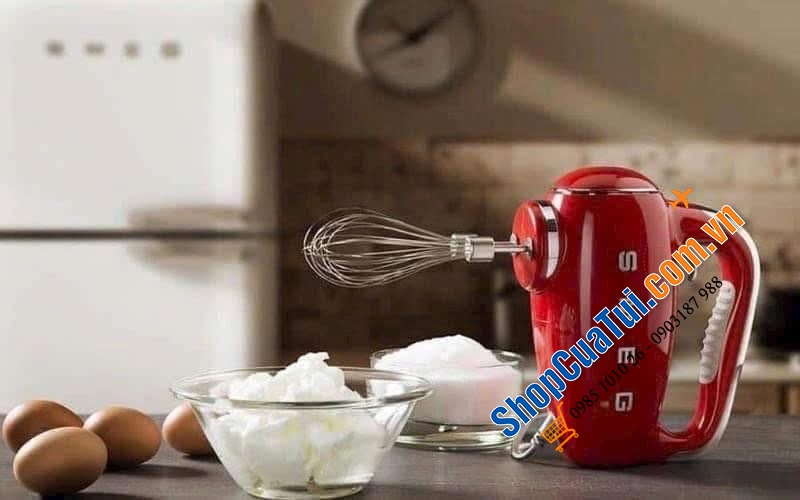 Máy đánh trứng trộn bột SMEG HMF01CREU kem, màu đỏ, xanh bạc hà.