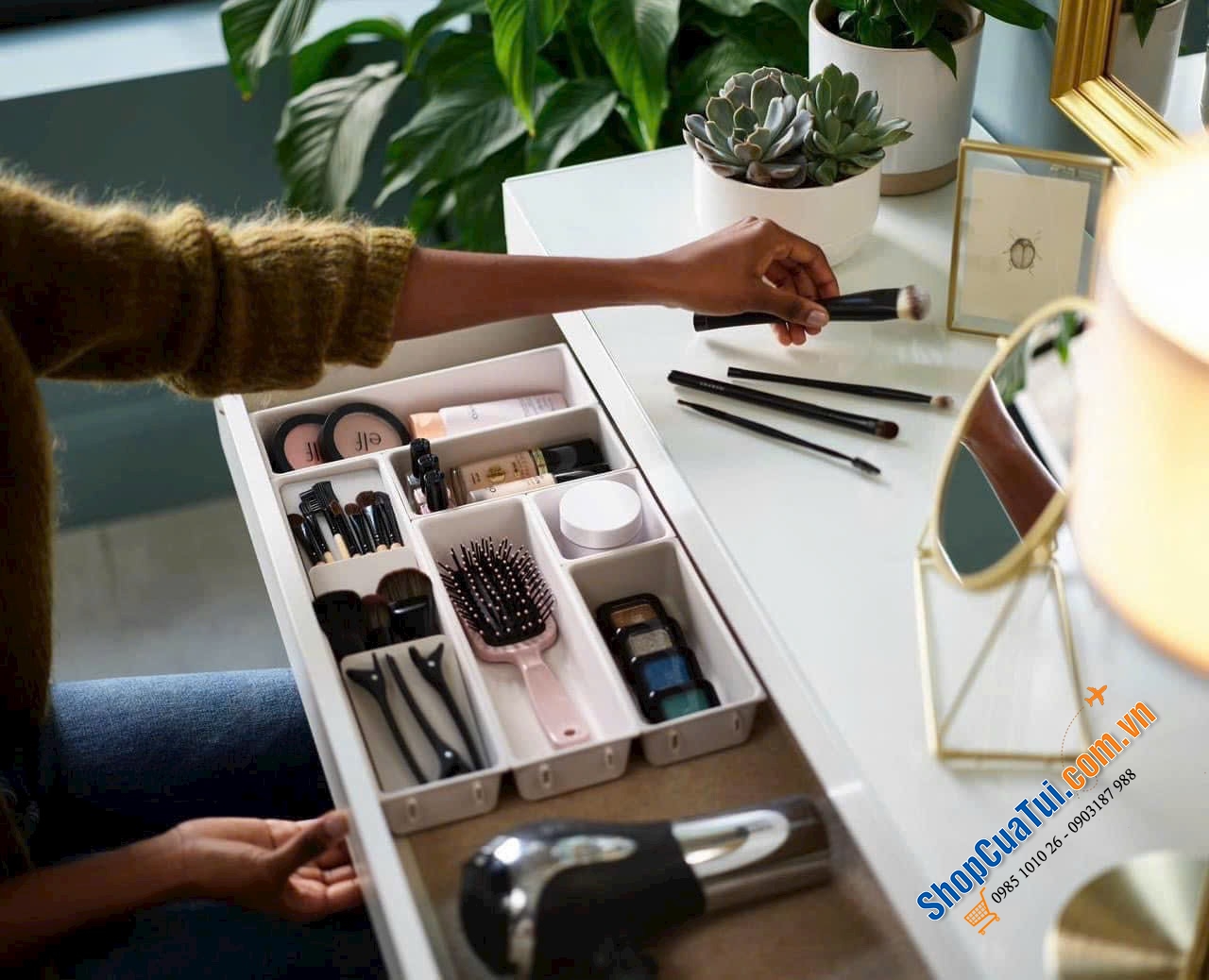 Khay chia ngăn kéo đựng đồ trang điểm Joseph Joseph Viva 12-piece Makeup Drawer Organiser Set - Bộ 12 khay chia ngăn kéo Joseph Joseph 75010 Viva (Shell)