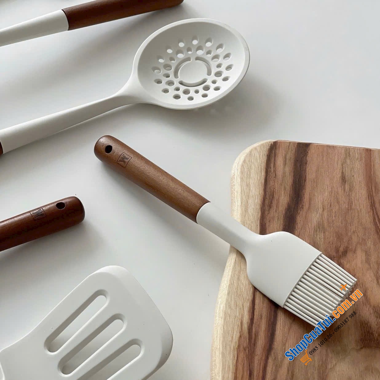 Set dụng cụ nấu ăn silicon Wagensteiger 8 món màu trắng