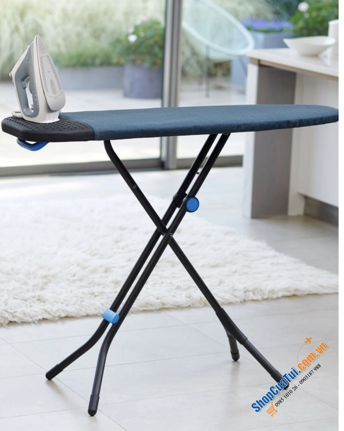 Cầu là - Bàn để ủi đồ chân cao có móc treo cửa Joseph Joseph Glide Plus (Blue) 50006