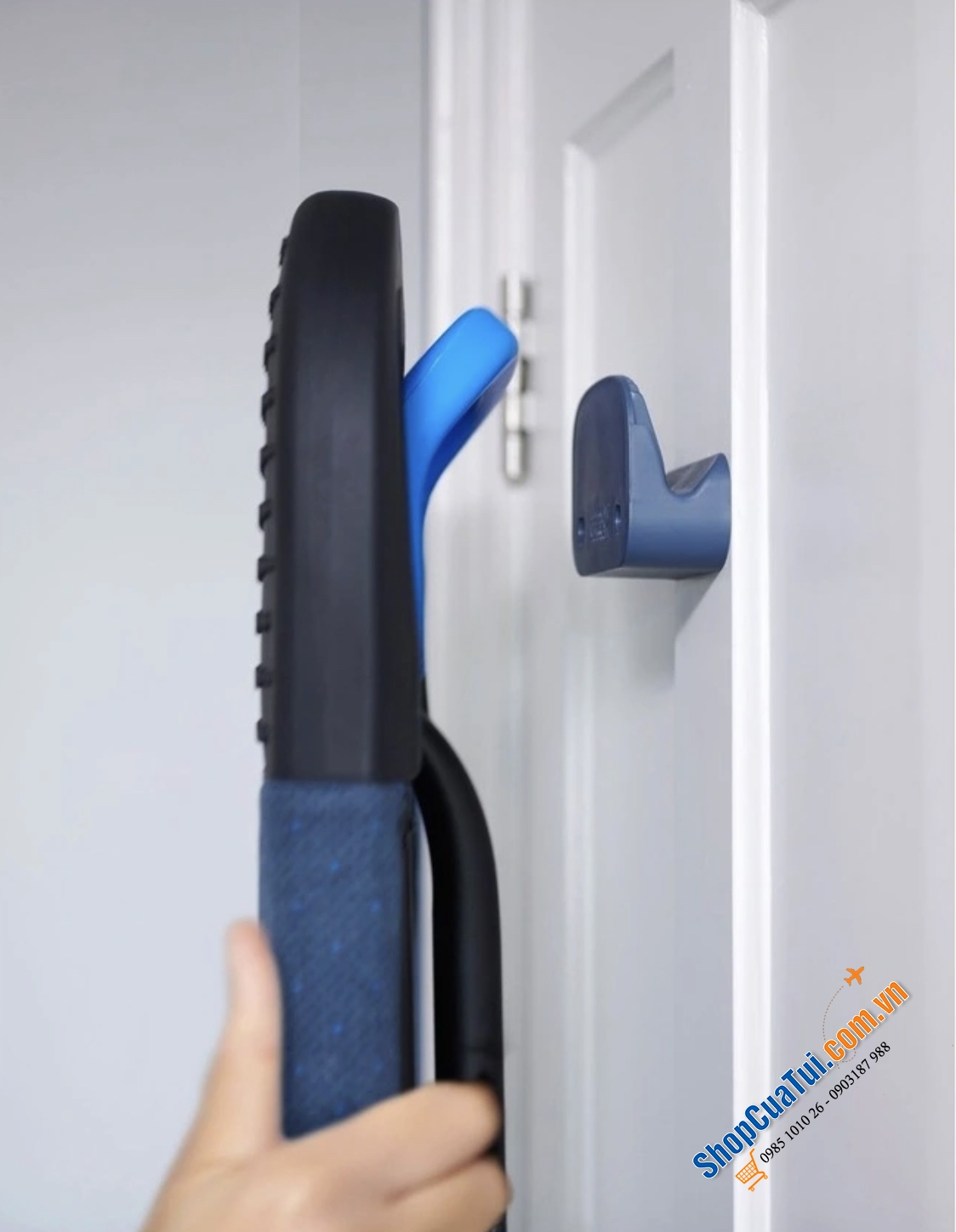 Cầu là - Bàn để ủi đồ chân cao có móc treo cửa Joseph Joseph Glide Plus (Blue) 50006