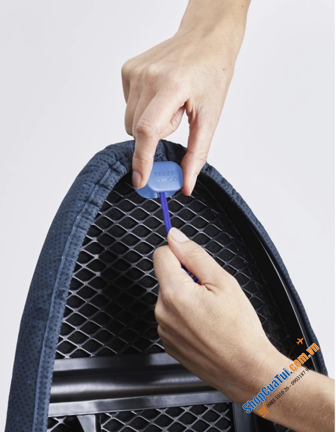 Cầu là - Bàn để ủi đồ chân cao có móc treo cửa Joseph Joseph Glide Plus (Blue) 50006