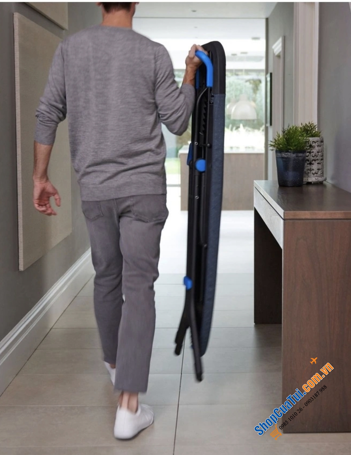 Cầu là - Bàn để ủi đồ chân cao có móc treo cửa Joseph Joseph Glide Plus (Blue) 50006