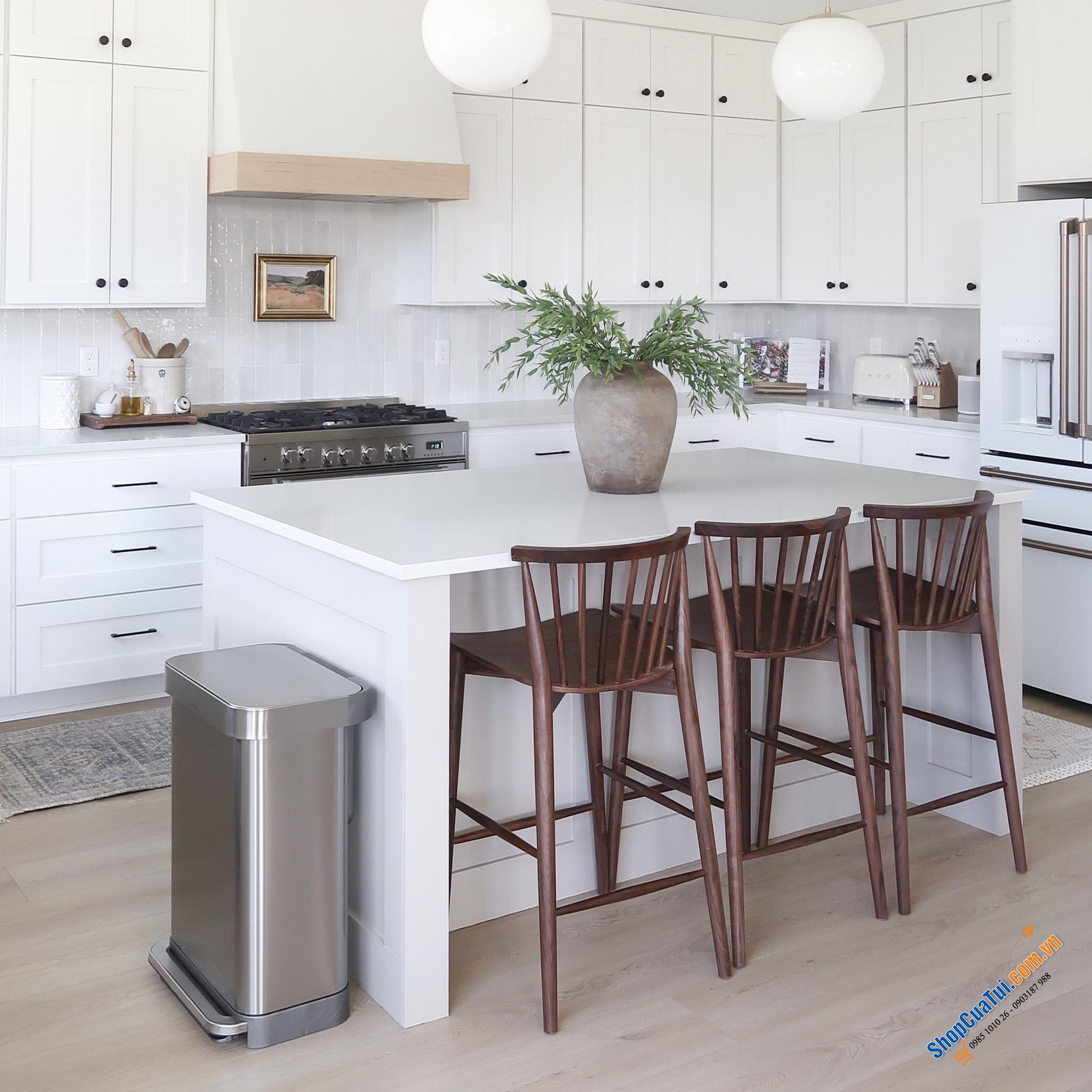 Thùng rác Simplehuman size lớn 55L -  size đại với vành lót bằng thép không gỉ giữ chặt miệng túi và giữ ẩn không lộ ra ngoài