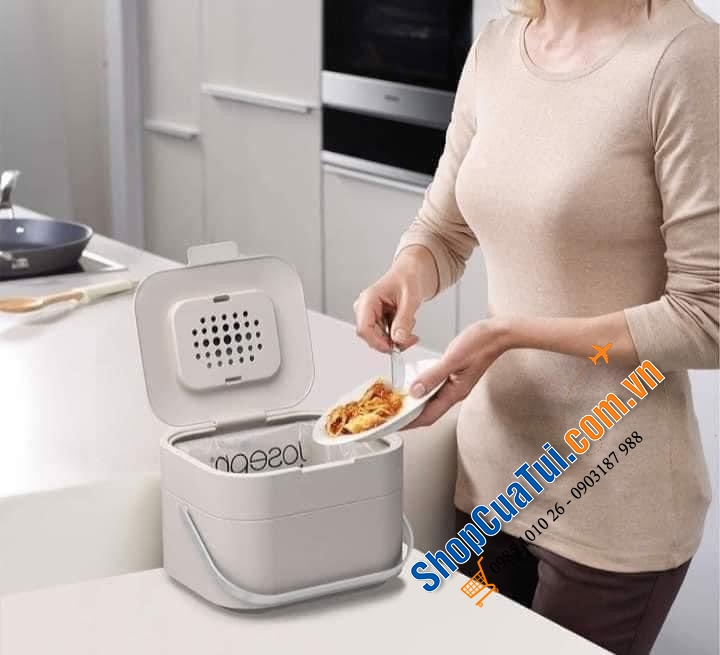 Thùng rác hữu cơ Joseph Joseph 30015 loại 4 lít giúp giảm bớt mùi từ rác thải thực phẩm được thu gom
