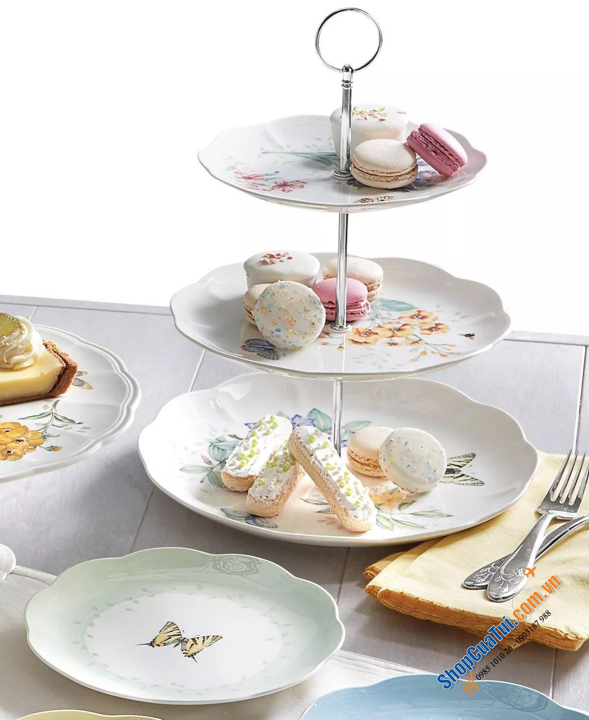 Khay Lenox Butterfly Meadow 3 tầng bằng gốm sứ hình vỏ sò bày hoa quả, bánh ngọt, sandwich nhỏ hoặc trái cây