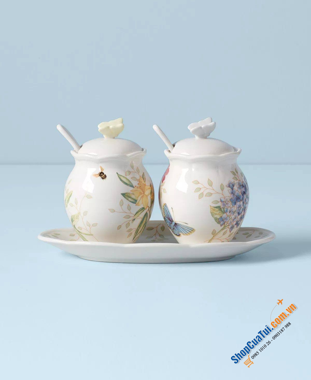 Sét hũ gia vị kèm khay 7 món Lenox Butterfly Meadow bằng gốm sứ gồm 2 hũ gia vị nhỏ có nắp đậy, 2 thìa và 1 khay