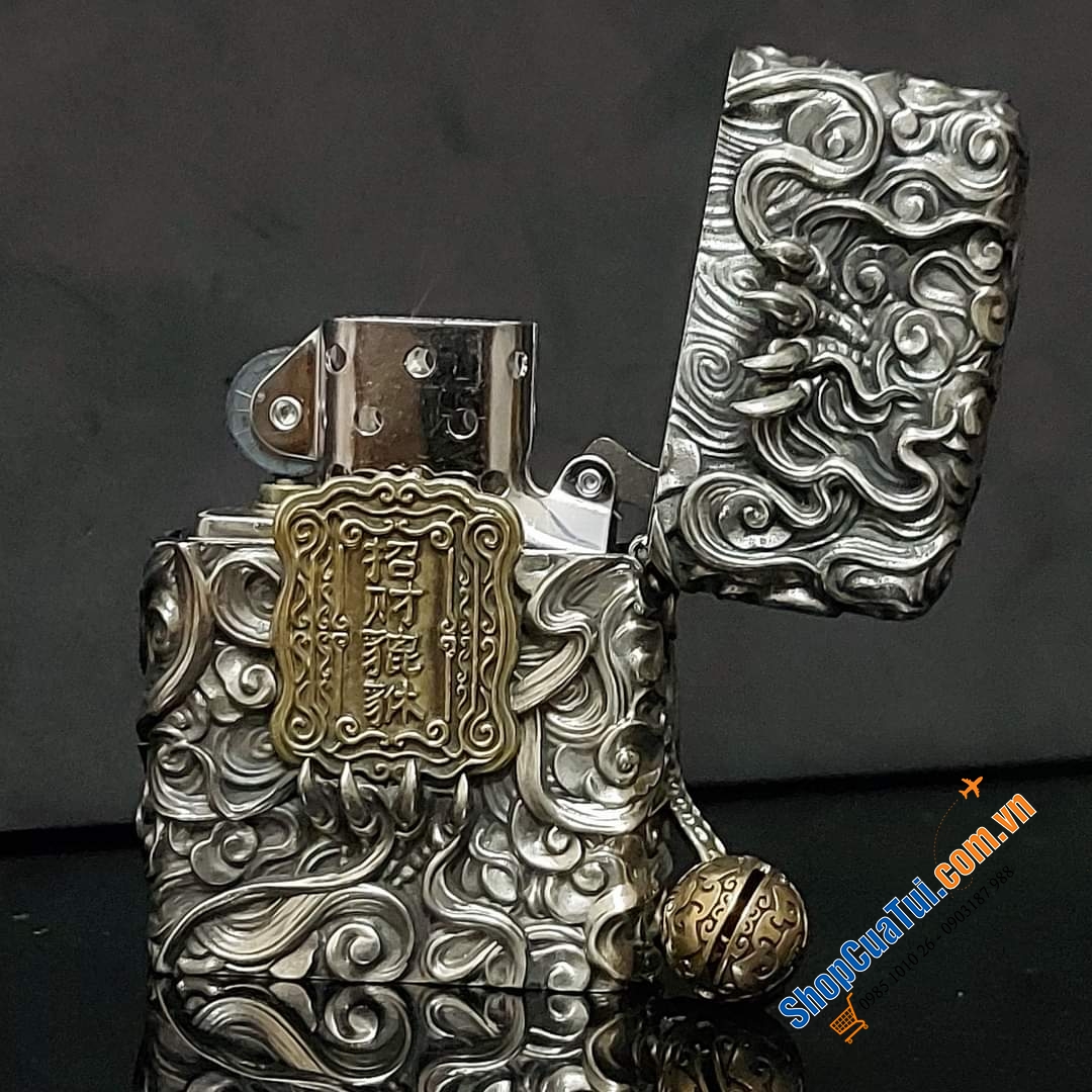 Bật lửa ZIPPO Kỳ lân kim tiền - biểu tượng của sự giàu sang phú quý với toàn bộ 5 mặt zip được bọc nổi, cầu kì và chỉn chu trong từng chi tiết (màu bạc limited)