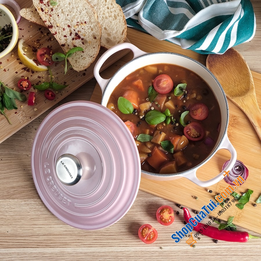 Nồi gang Le Creuset Signature 24cm màu hồng 4.2 lít