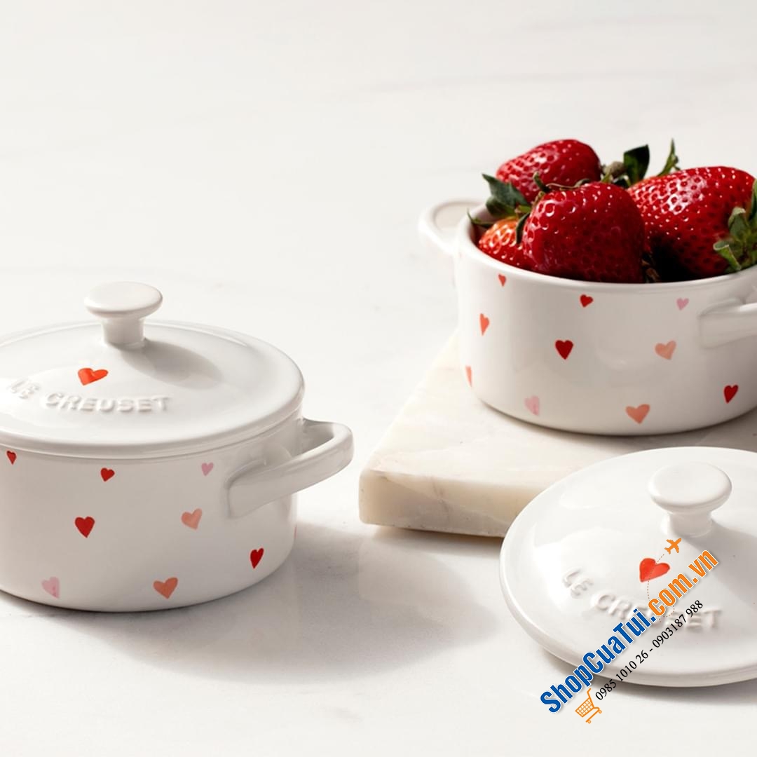 NỒI GỐM SỨ MINI LE CREUSET HOẠ TIẾT TRÁI TIM - Nồi sứ đựng thức ăn Le Creuset Limited Edition V-day Mini Heart Cocotte 10cm
