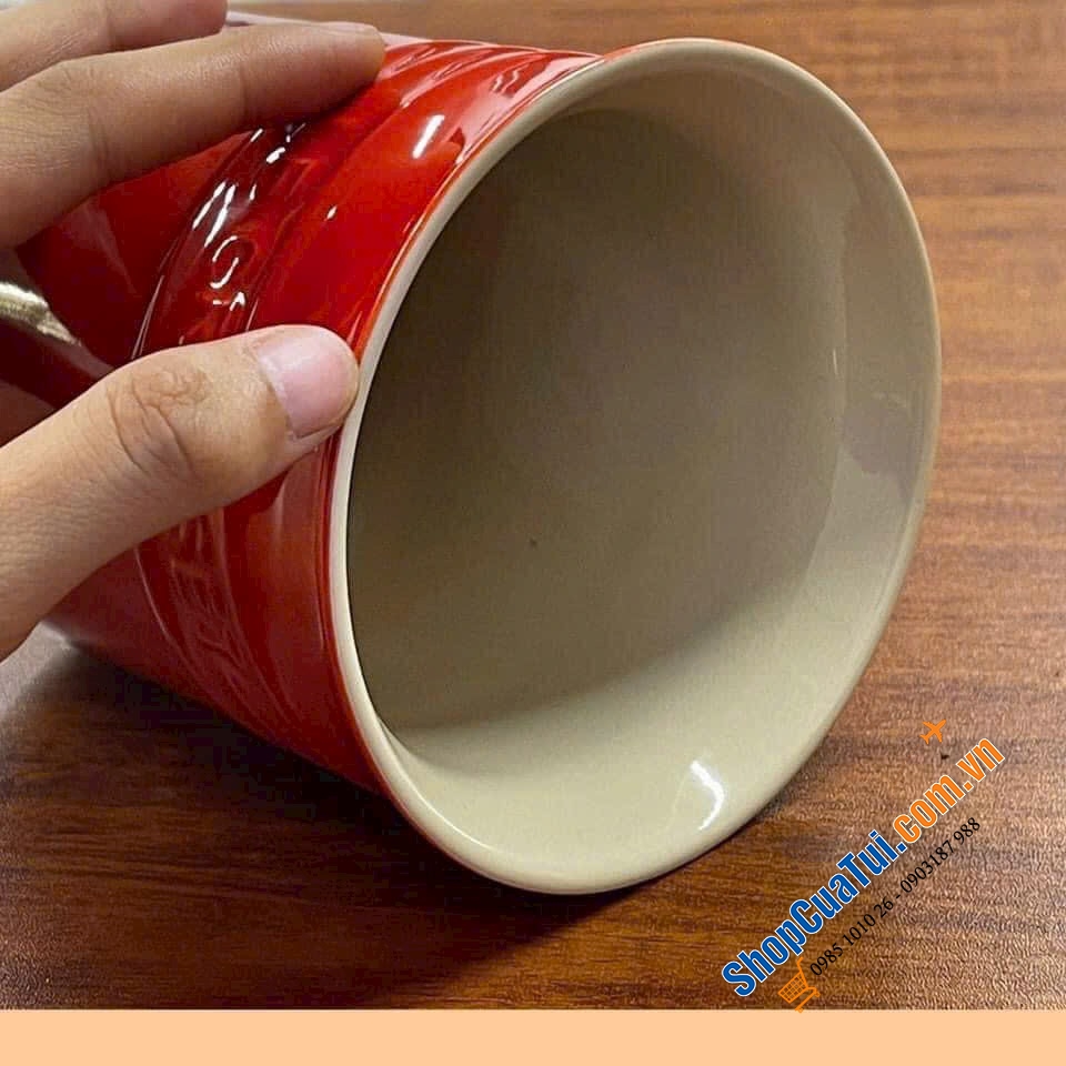 HŨ LE CREUSET - HŨ ĐỰNG DỤNG CỤ NẤU ĂN, THÌA ĐŨA, CẮM HOA... 1,1 lít Mầu đỏ