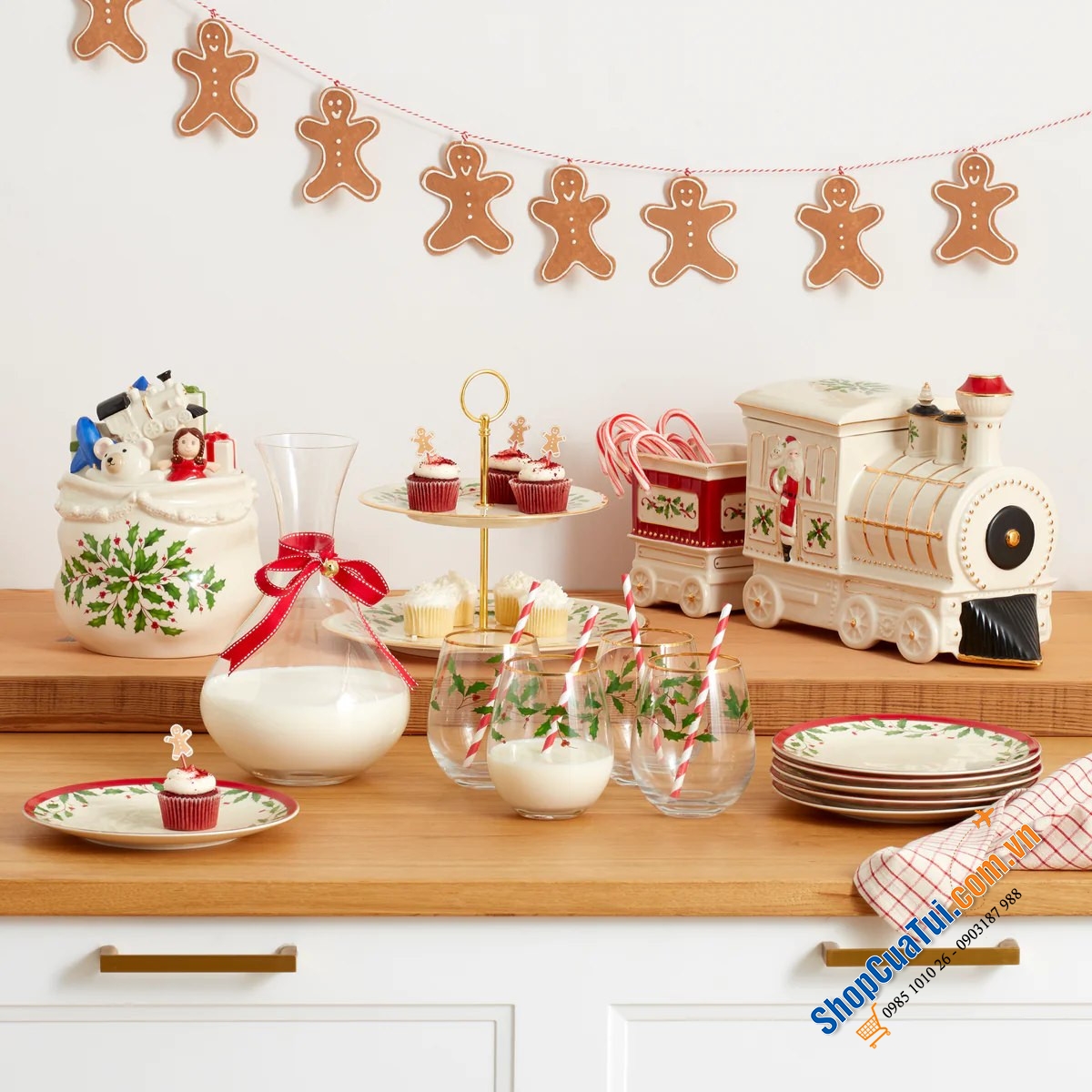 Thố kẹo hình đoàn tàu Holiday Figural Train Buffet Caddy vàng 24K lấp lánh tỏa sáng theo tinh thần mùa lễ hội Noel