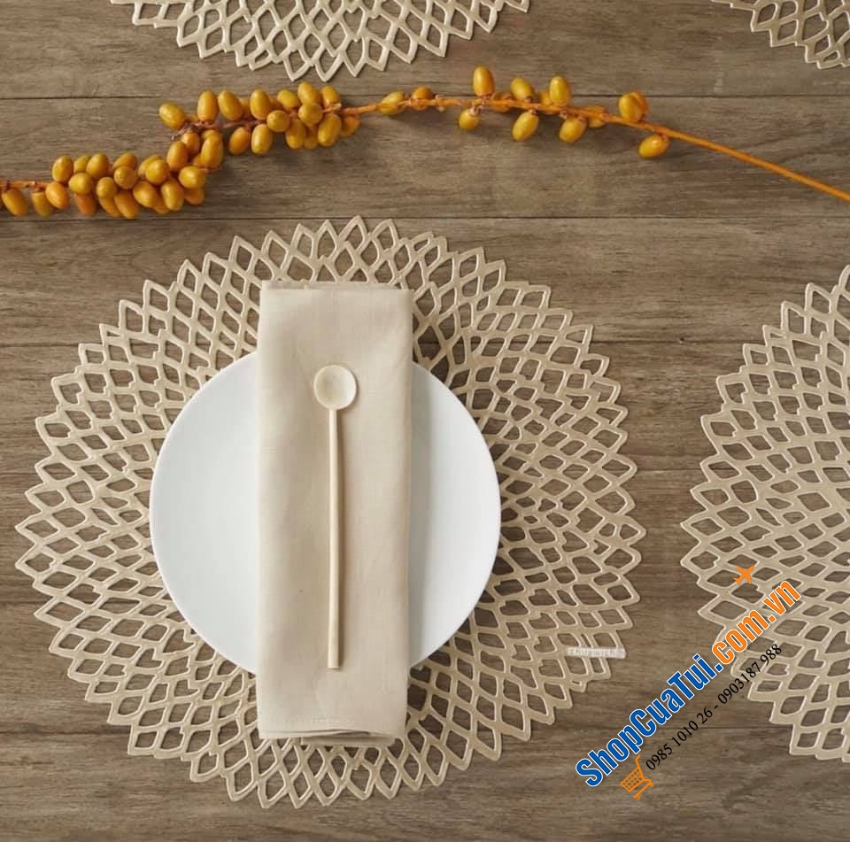 Tấm lót bàn ăn Chilewich Pressed Dahlia 38cm với 2 màu vàng hoặc bạc