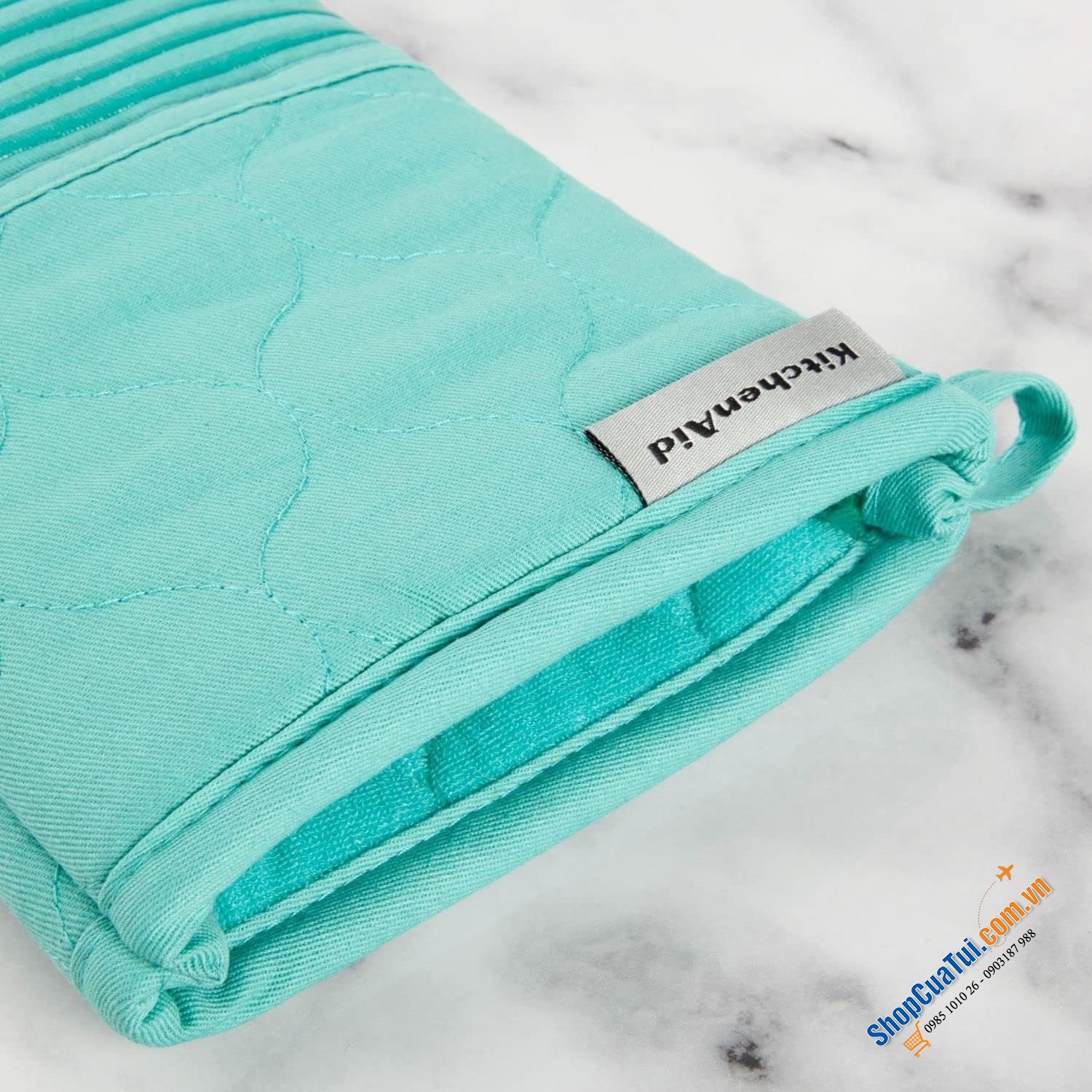 Sét đồ bếp 4 món KitchenAid gồm 02 chiếc khăn lau bếp mềm, 01 tấm lót nồi và 01 găng tay lò nướng màu xanh đẹp