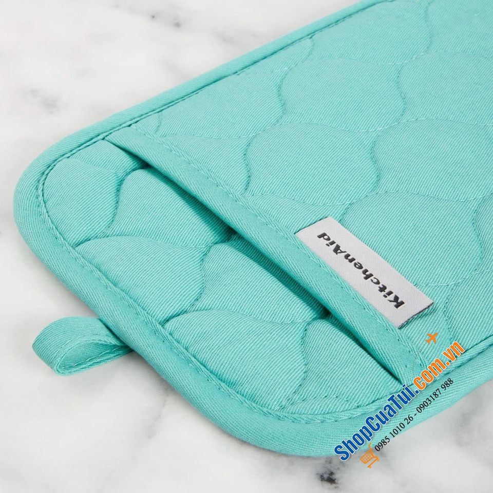 Sét đồ bếp 4 món KitchenAid gồm 02 chiếc khăn lau bếp mềm, 01 tấm lót nồi và 01 găng tay lò nướng màu xanh đẹp