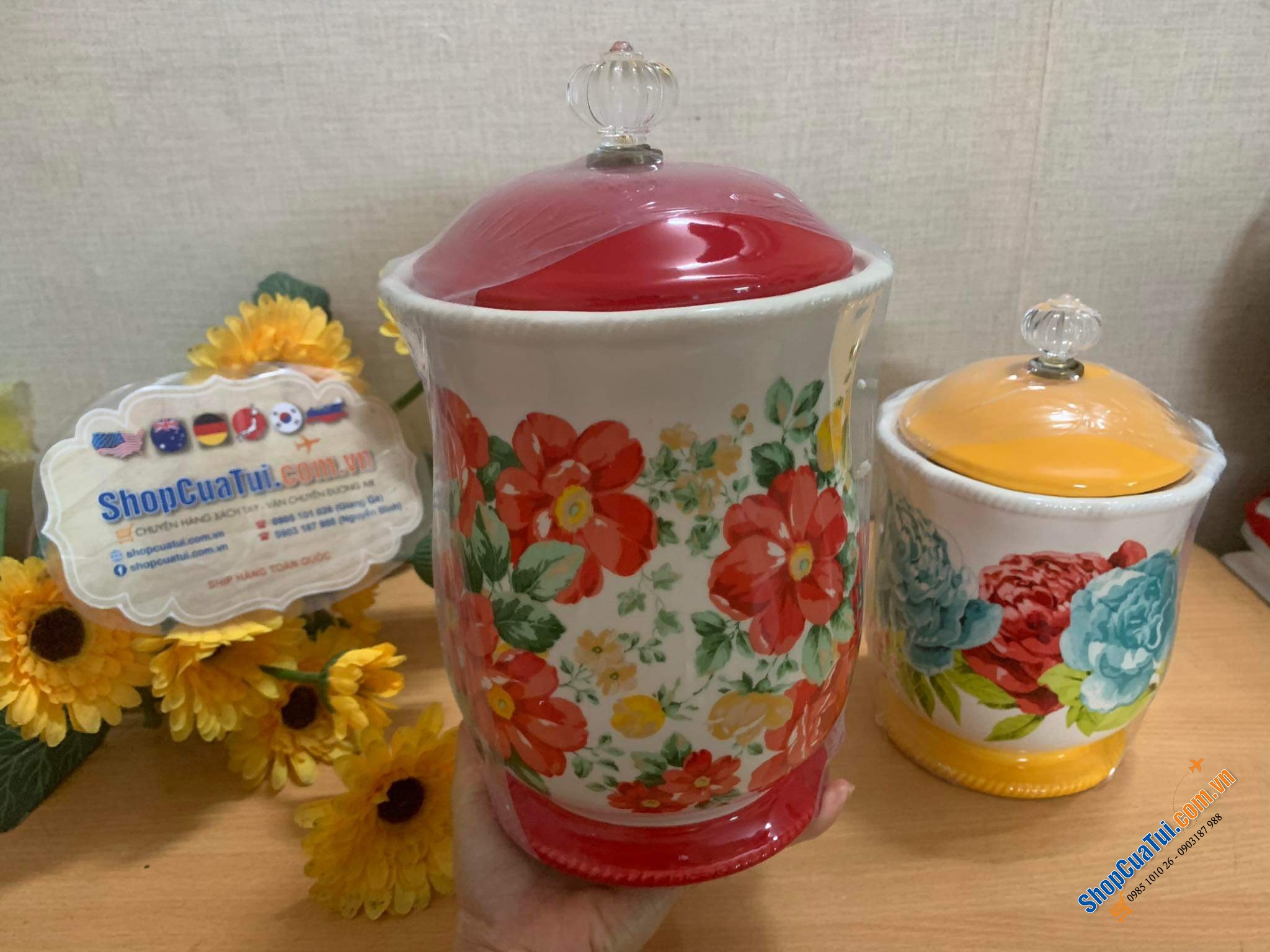 Hũ đựng đồ khô The Pioneer Woman có gioăng silicon mã Vintage Floral màu đỏ cao 25.4cm