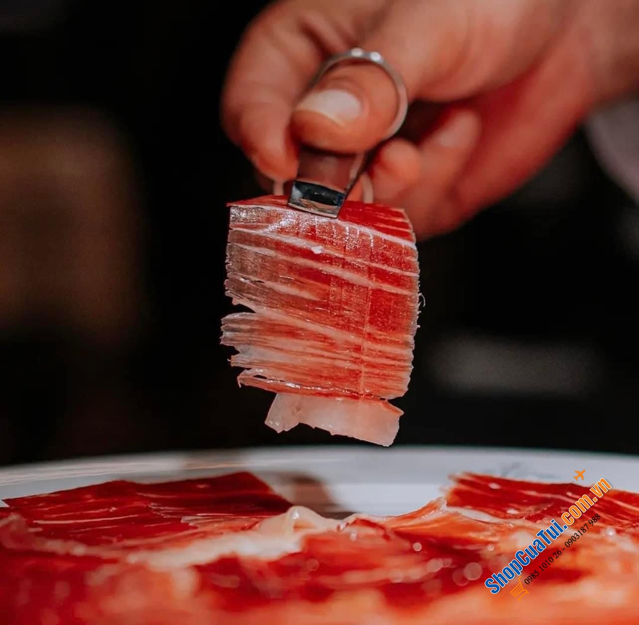 ĐÙI HEO ĐEN BELLOTA  100% IBERICA thương hiệu nổi tiếng ESPANA -  TEM ĐEN cao cấp  nhất THẾ GIỚI  -  JAMON ĐÙI HEO MUỐI NGUYÊN XƯƠNG 5-5,5kg