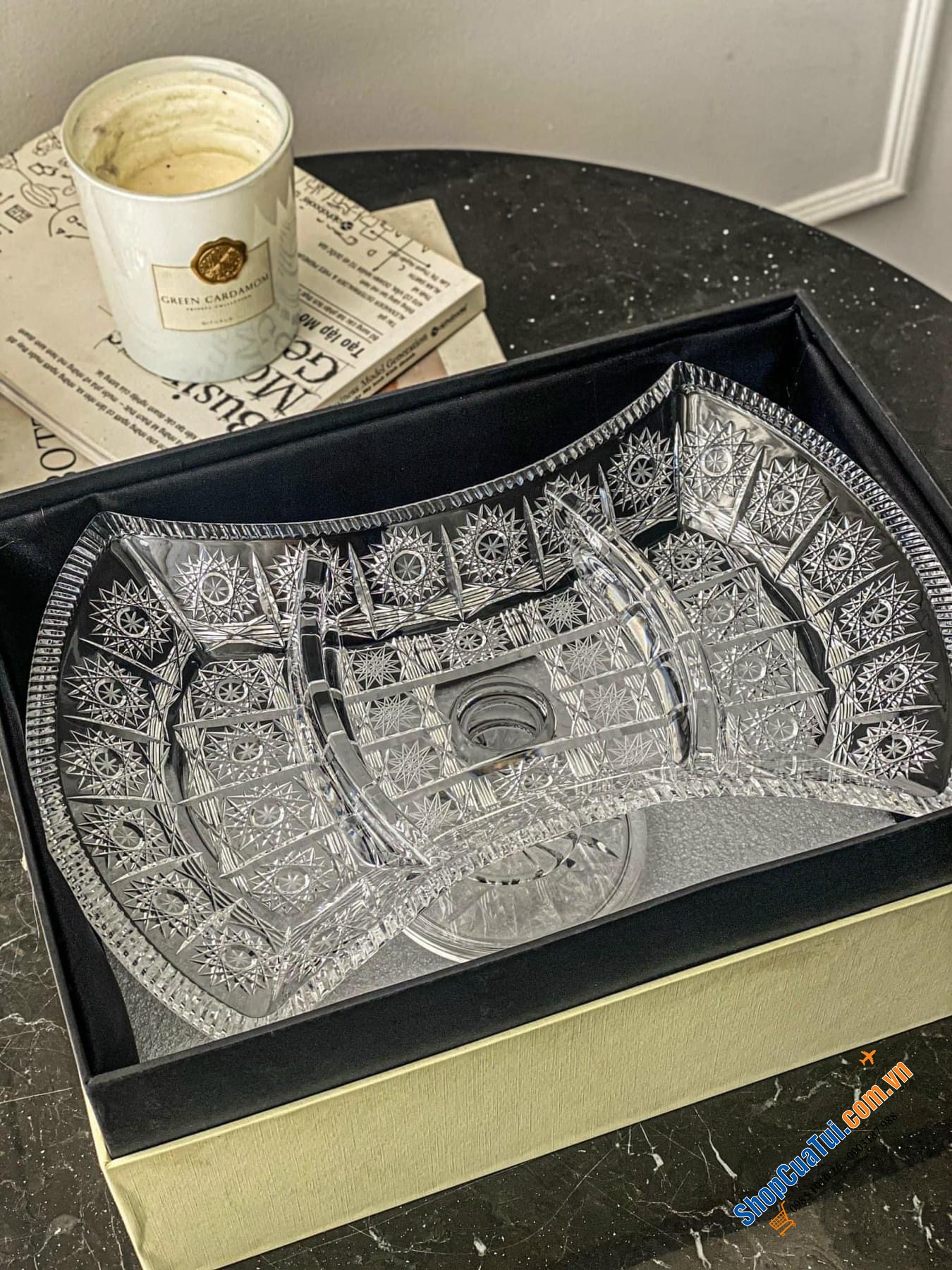 ĐĨA PHA LÊ THẮT EO 33 CM KÈM CHÂN ĐẾ BOHEMIA.