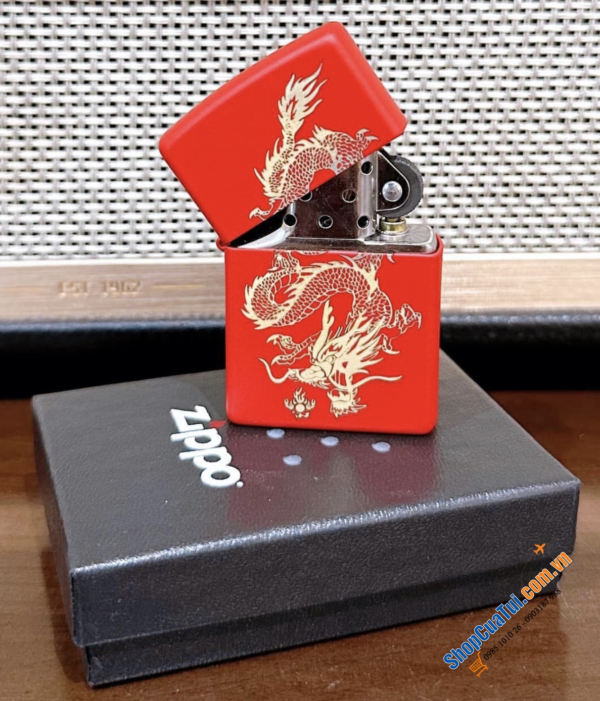 BẬT LỬA ZIPPO RỒNG VÀNG NỀN ĐỎ - mang đến sự may mắn, phát tài, thịnh vượng cho gia chủ
