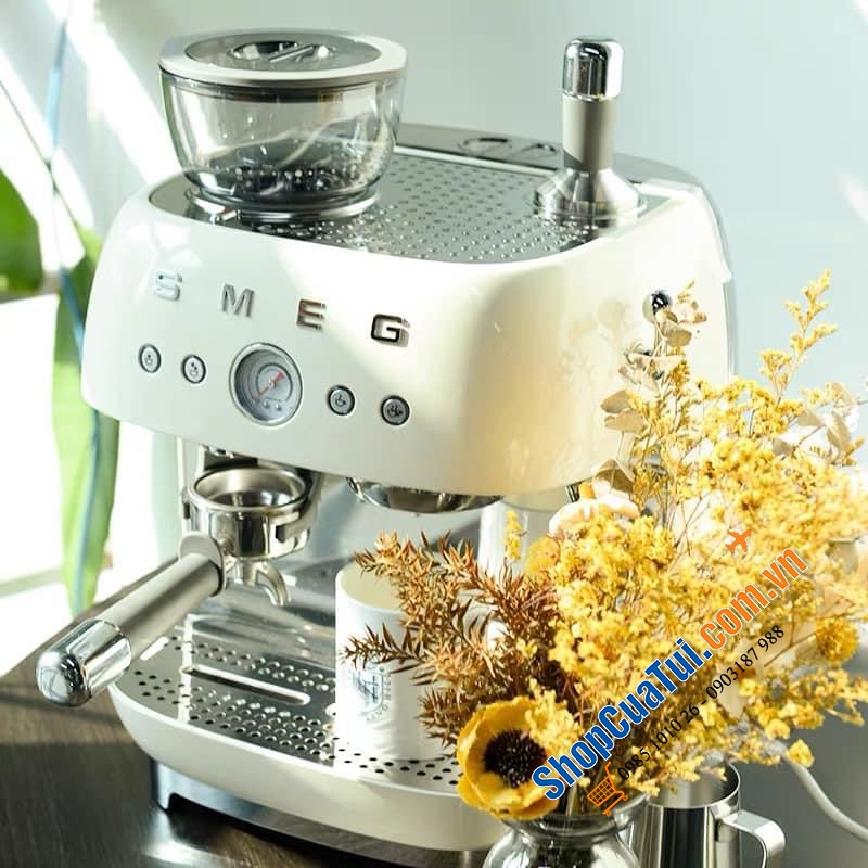 Máy Pha Cà Phê Bằng Tay Espresso phong cách thập niên 50 SMEG EGF03CREU - Màu kem - hoặc SMEG EGF03RDEU - Màu đỏ, đen, kem