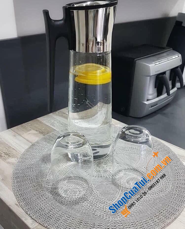 BÌNH NƯỚC THUỶ TINH WMF BASIC 1,5 L CÓ TAY CẦM.