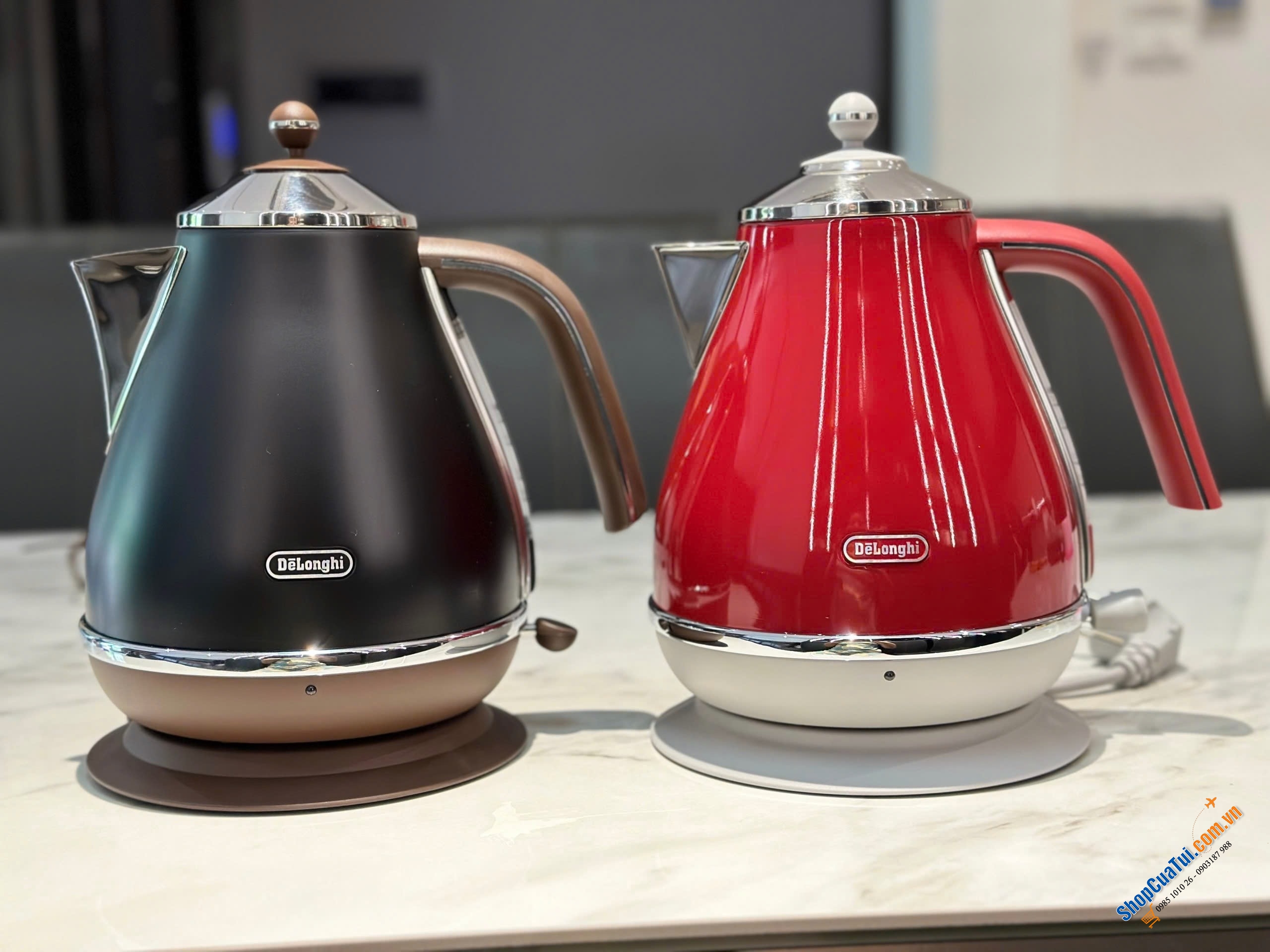 Ấm siêu tốc Delonghi Capitals KBOC 2001.R 1,7 Lít - Màu đỏ