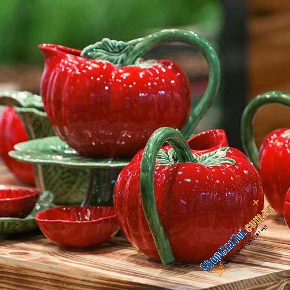 Chiếc bình cà chua BORDALLO 2,7 lít bằng đất nung vẽ tay đầy sinh động