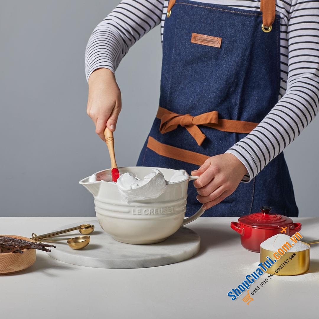 Ca rót Le Creuset 2 lít màu trắng Meringue - có thể dùng làm bát trộn, bình trộn - Made in Thái Lan