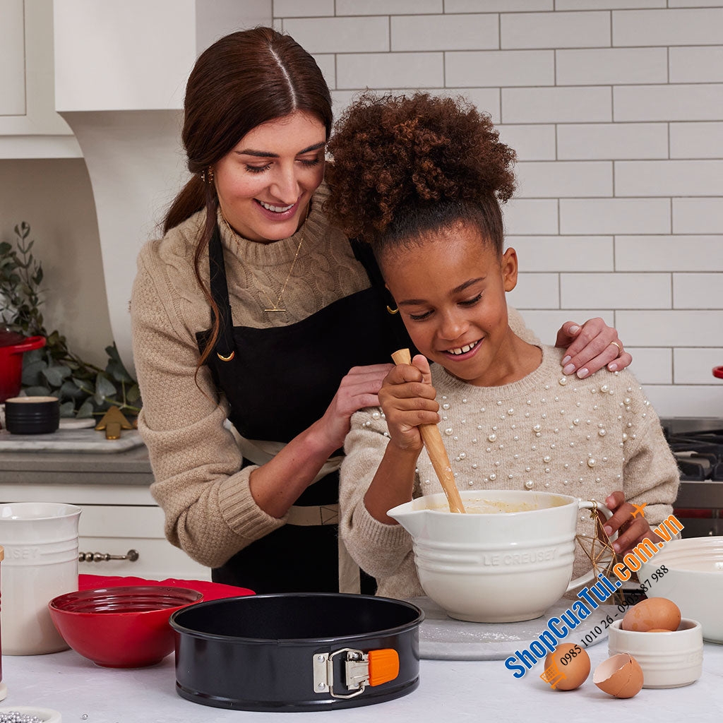 Ca rót Le Creuset 2 lít màu trắng Meringue - có thể dùng làm bát trộn, bình trộn - Made in Thái Lan