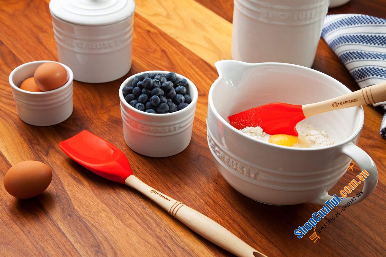 Ca rót Le Creuset 2 lít màu trắng Meringue - có thể dùng làm bát trộn, bình trộn - Made in Thái Lan