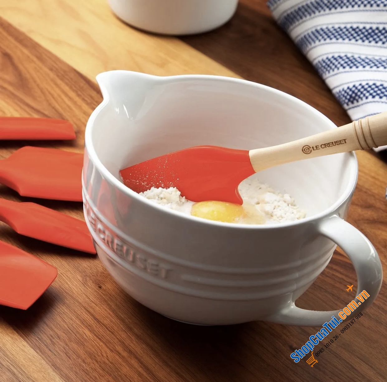 Ca rót Le Creuset 2 lít màu trắng Meringue - có thể dùng làm bát trộn, bình trộn - Made in Thái Lan