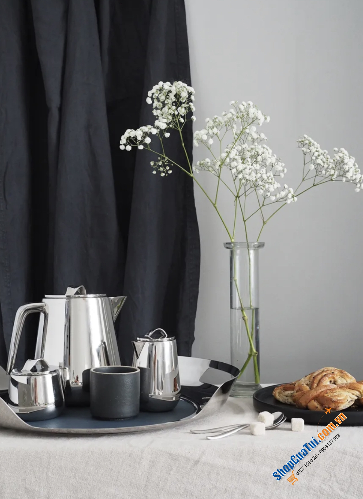 Khay Georg Jensen Helix 43 x 6,2cm - Khay tròn inox được trang bị một tấm thảm giả da chống trượt