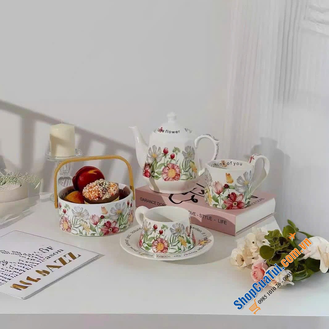 Giỏ sứ có tay cầm để bánh,trái cây hoa mùa xuân.